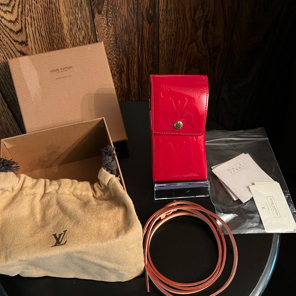 EUC Louis Vuitton red vernis cigarette pouch w/ full inclusion, date code TH0072